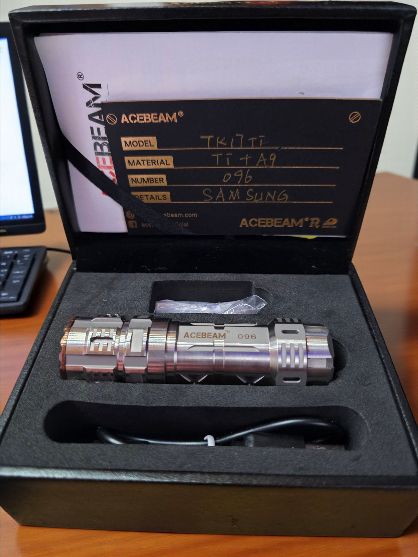 Acebeam TK17 Titane – Édition limitée n°096 (LED Samsung) occasion
