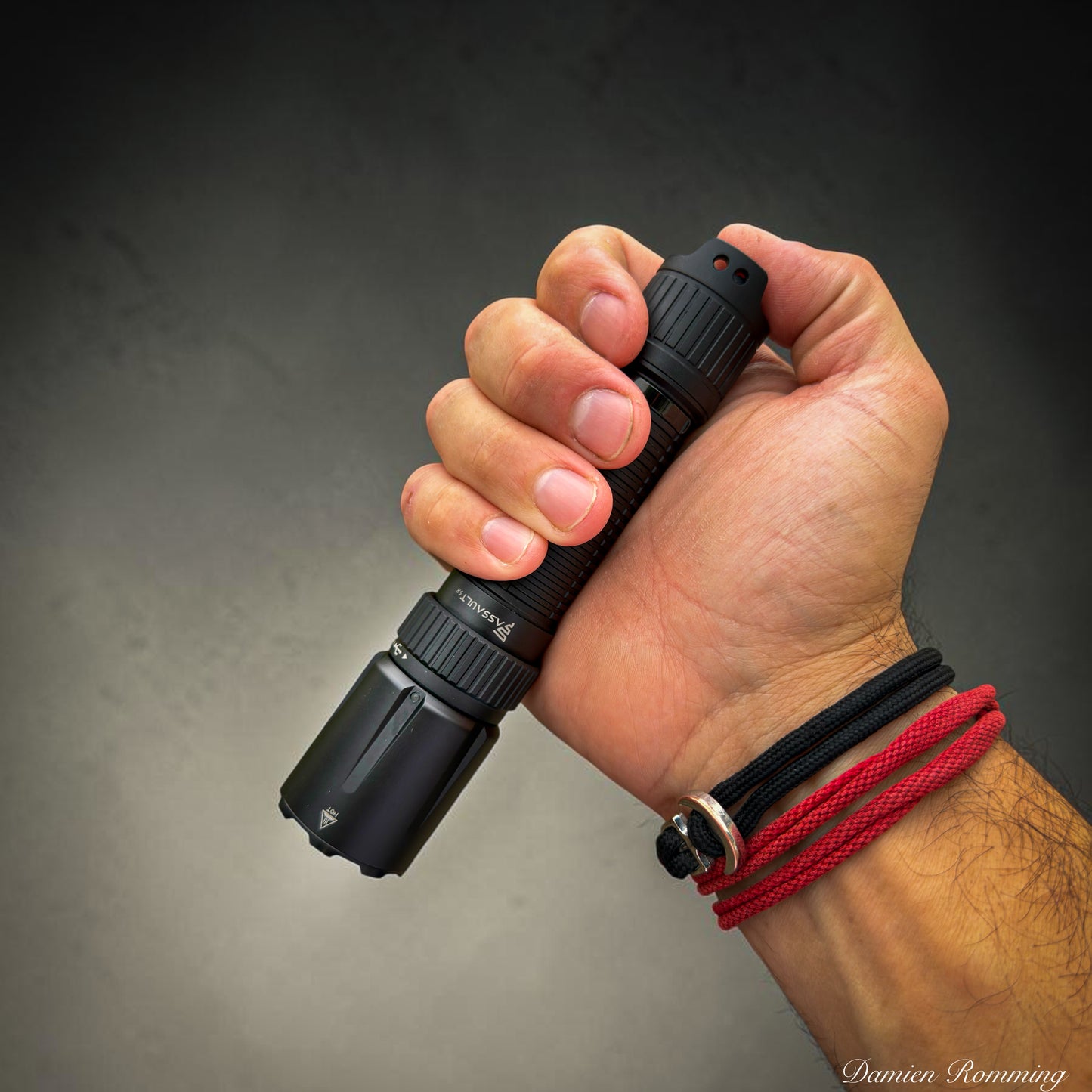 ASSAULT58 VIGIE Dualis – Lampe tactique 2 300 lumens – 510 mètres