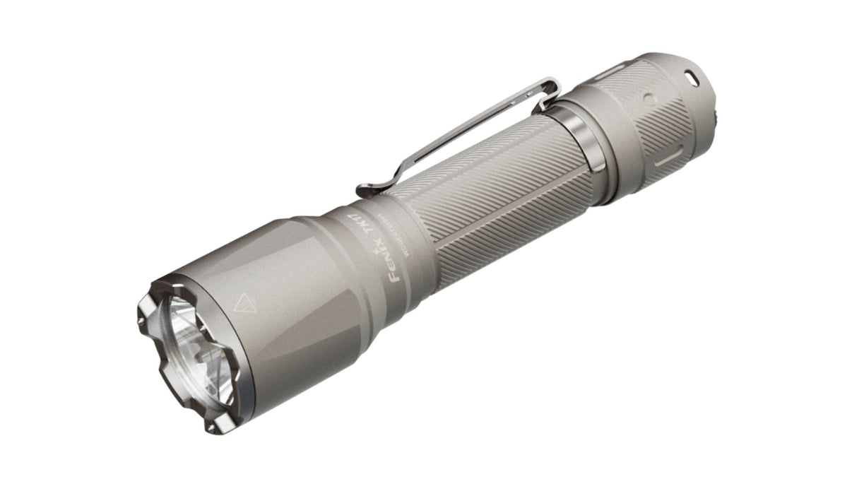 Fenix TK17 – Lampe tactique compacte et puissante  .