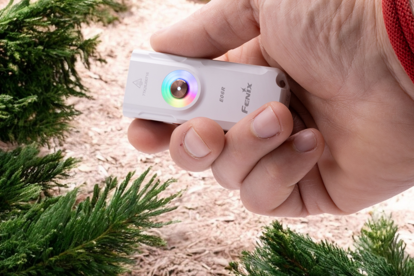 Fenix E06R – Lampe de poche compacte et rechargeable