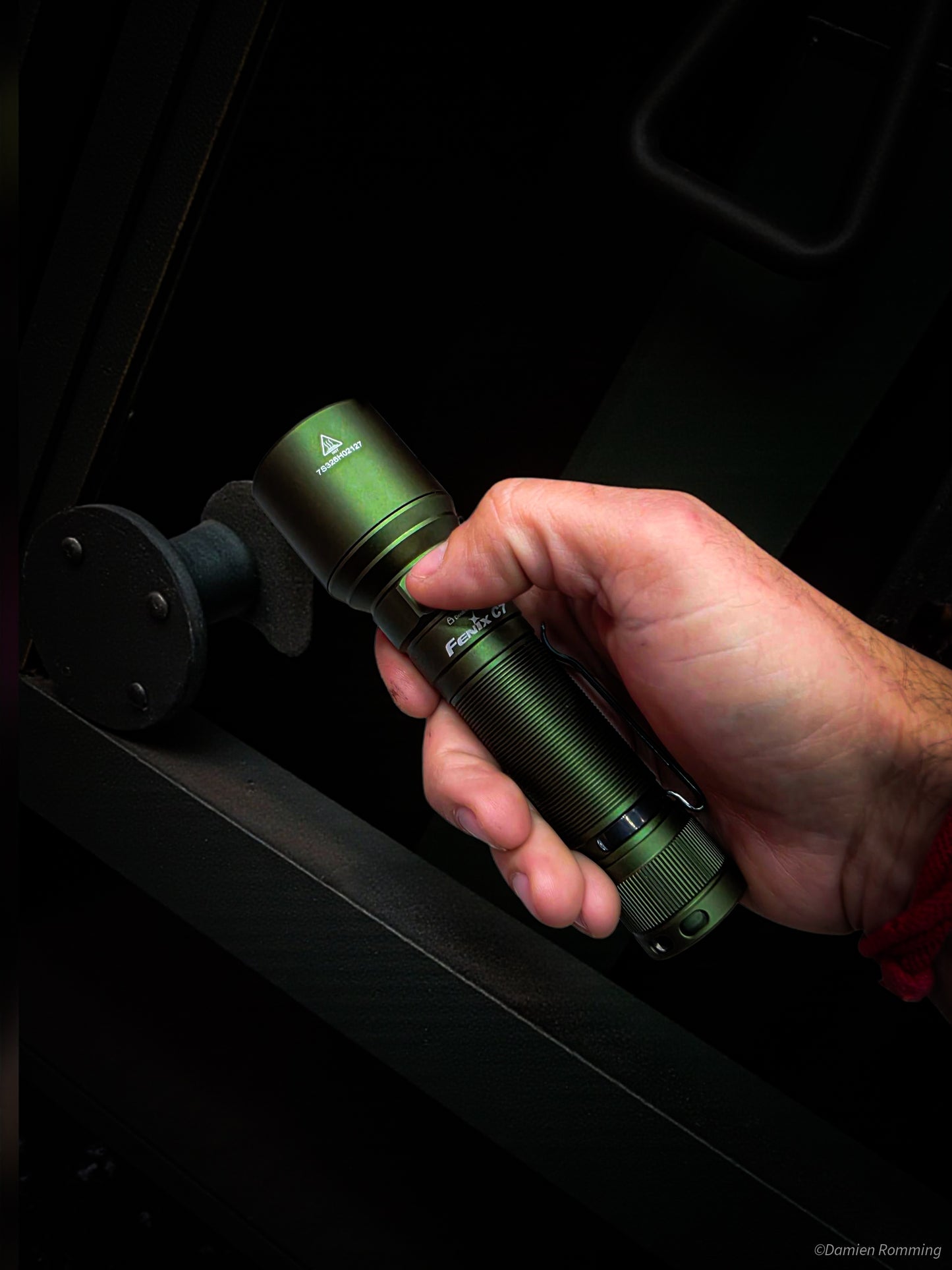 Fenix C7 – Lampe de poche rechargeable 3000 lumens avec base magnétique